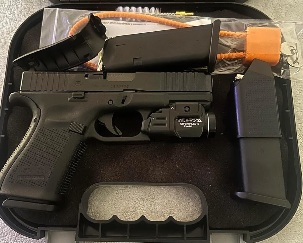 Glock 19 Gen5 9mm with Streamlight TLR-7A
